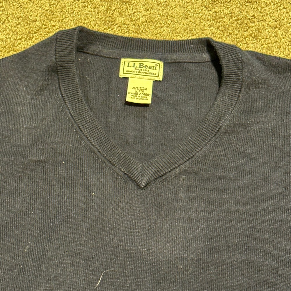 LL Bean Mens V Neck Navy Blue Cashmere Blend Sweater L REG - Picture 3 of 8